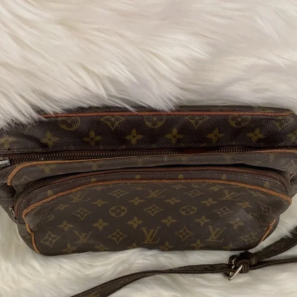 Louie Vuitton Satchel Bag Over The Shoulder - Picture 11 of 11